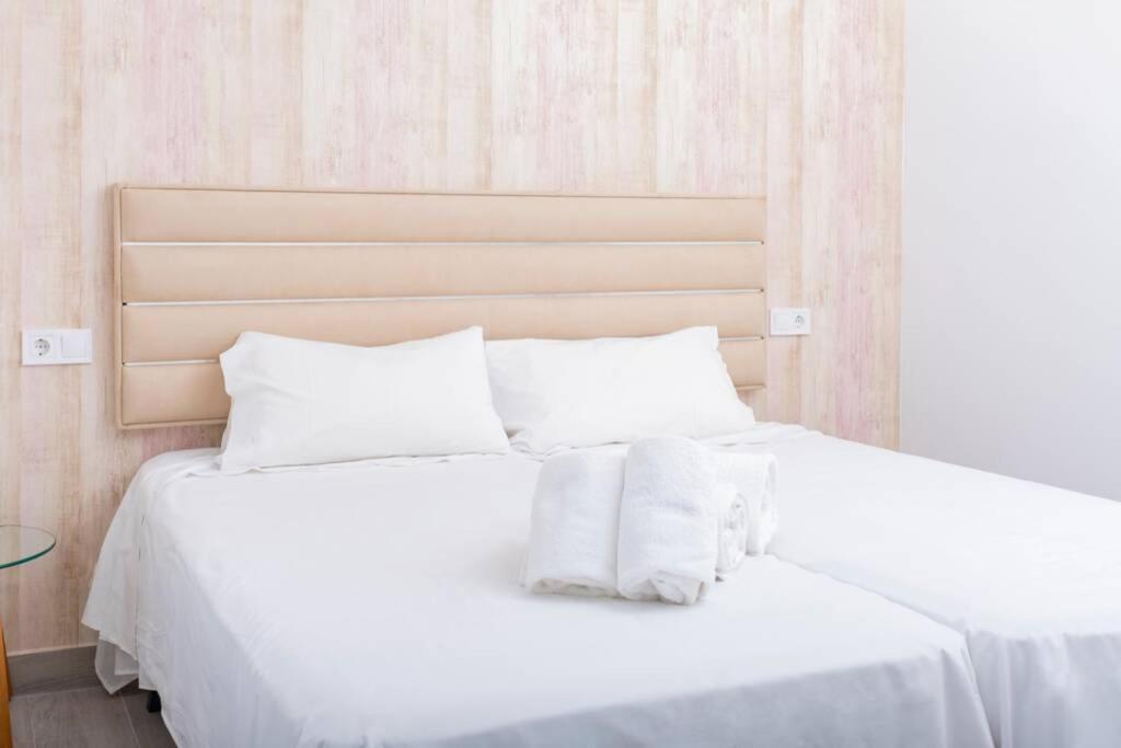 Magnifico Apartamento En Los Remedios Seville Luaran gambar